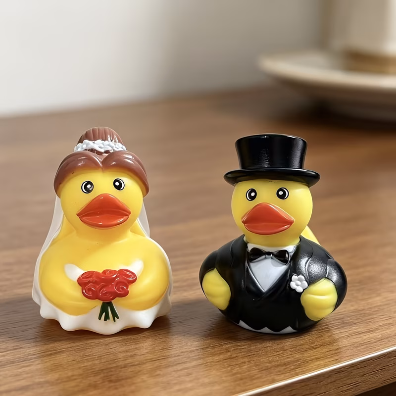 2pcs wedding duck groom bride holiday cabin statue decoration additions collectibles and additions valentines decor suitable as a holiday gift for friends for halloween thanksgiving christmas decorati